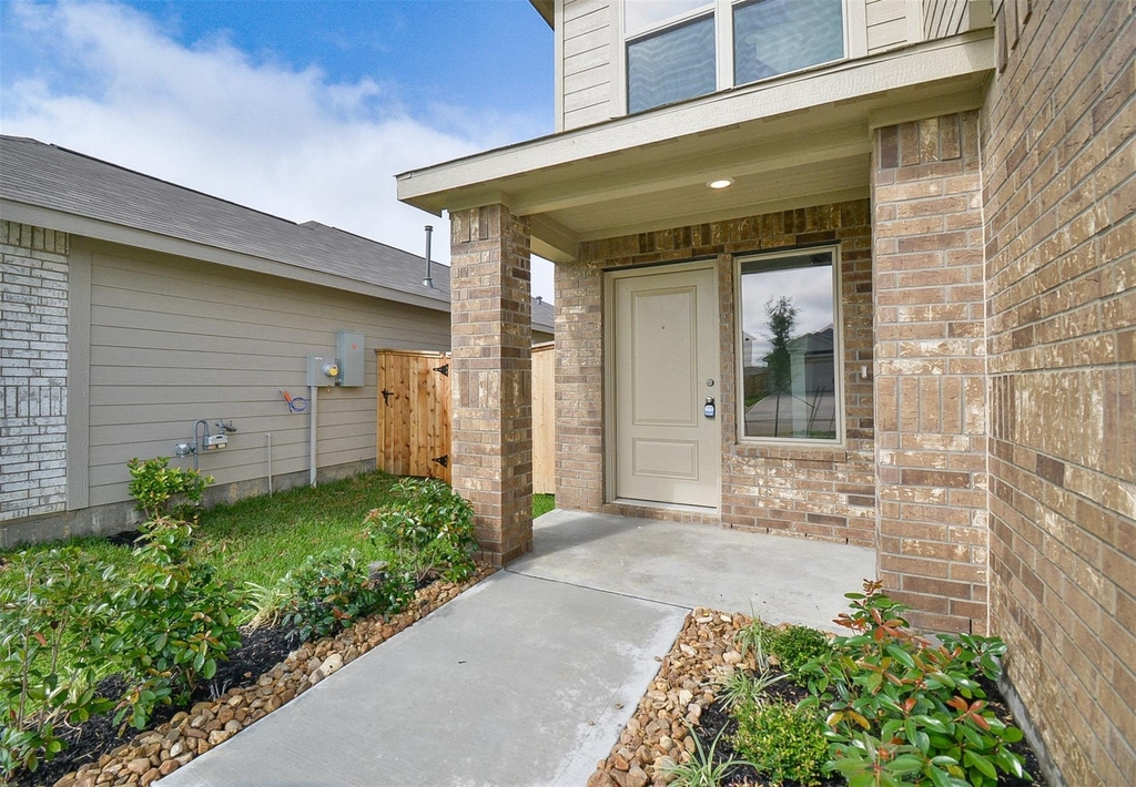 18546 Cepagatti Dr - Photo 2