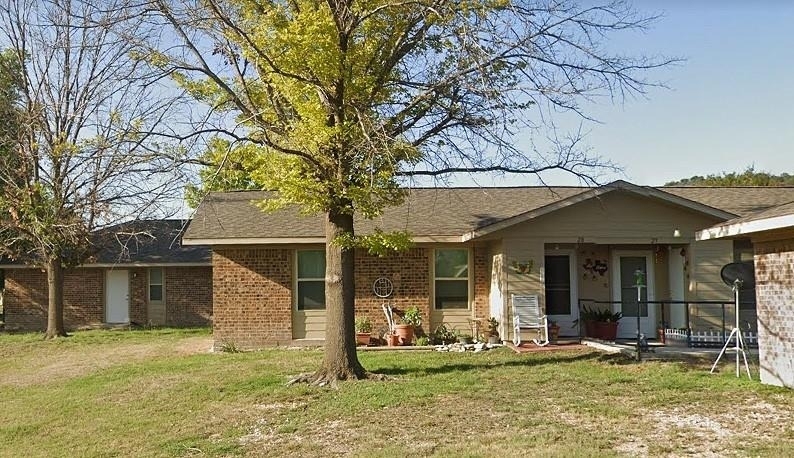 111 Nw Main Street - Photo 0