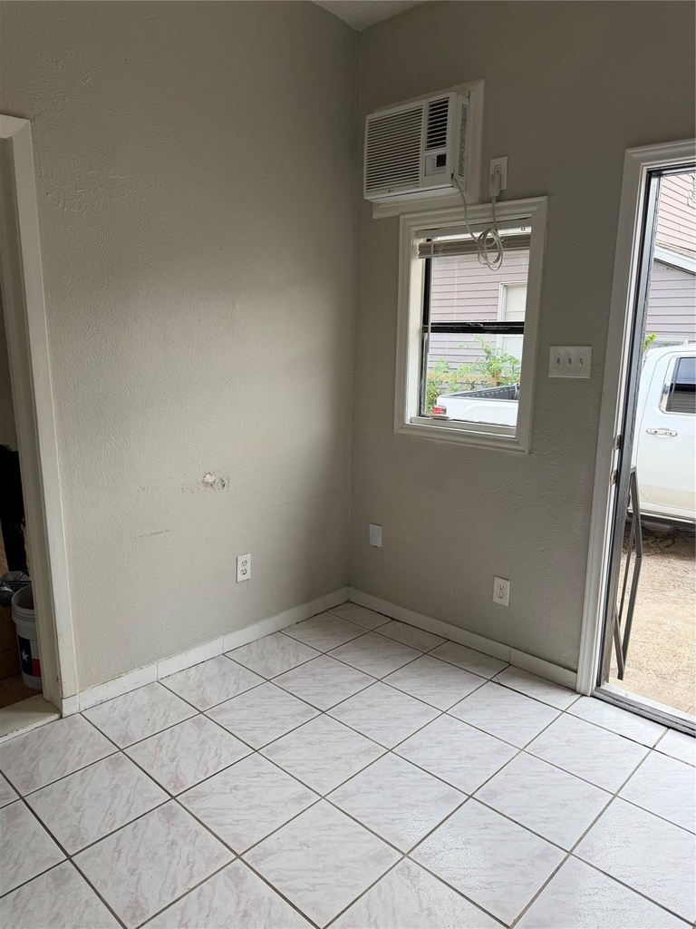 1611 Common Street - Photo 2