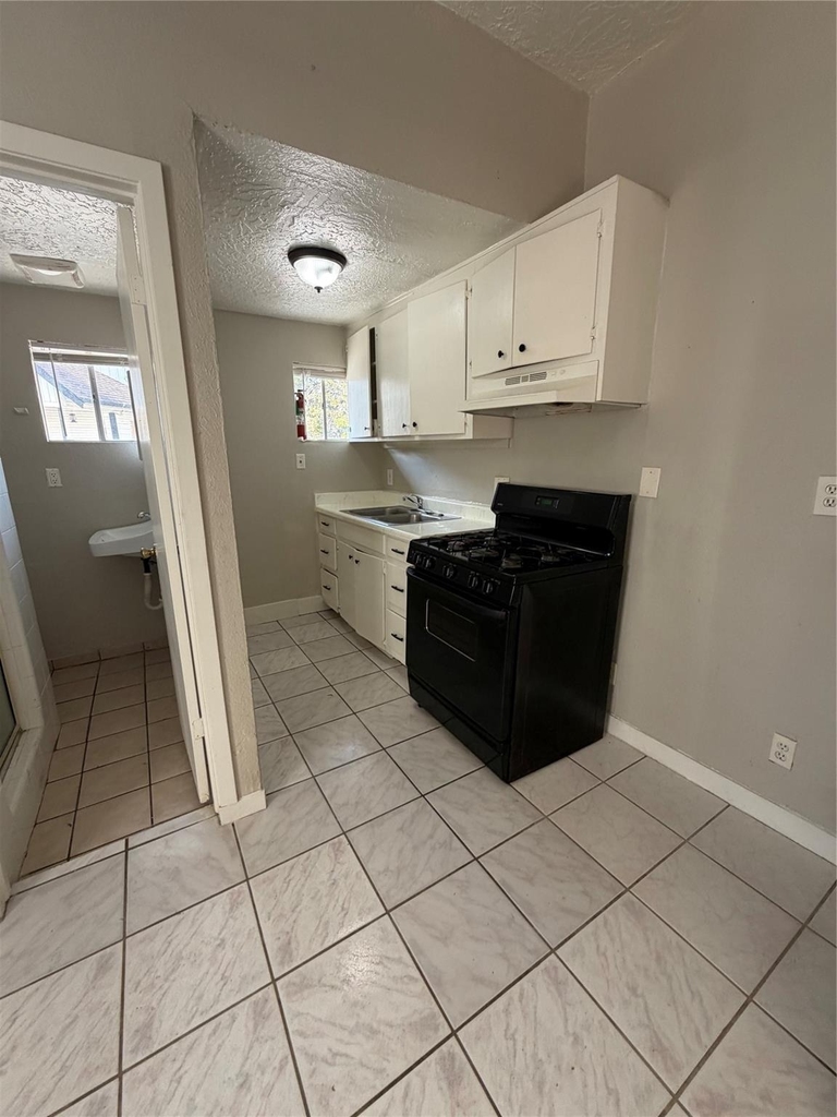 1611 Common Street - Photo 6