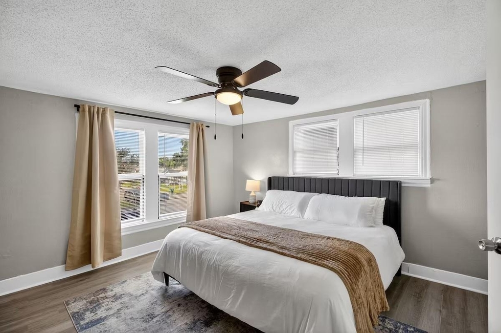 1401 Collier Street - Photo 10