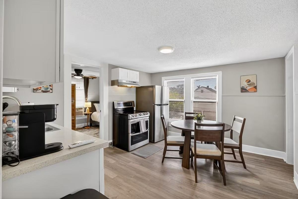 1401 Collier Street - Photo 7