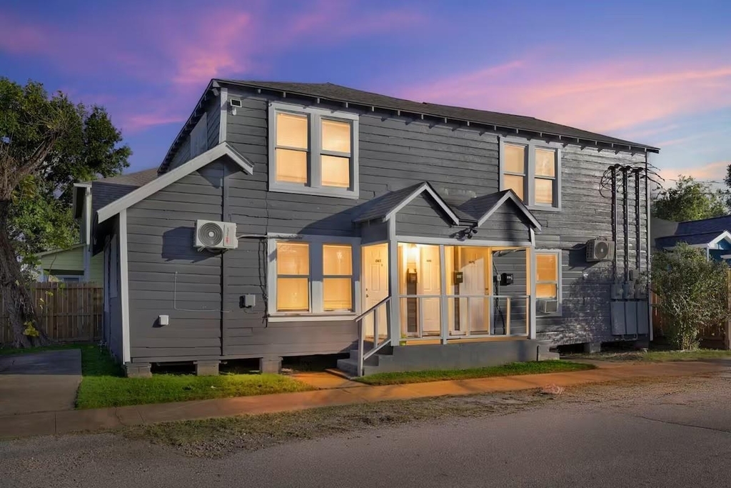 1401 Collier Street - Photo 0
