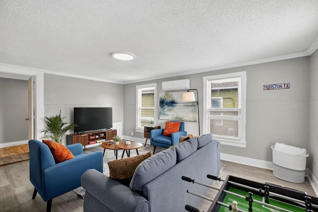 1401 Collier Street - Photo 1