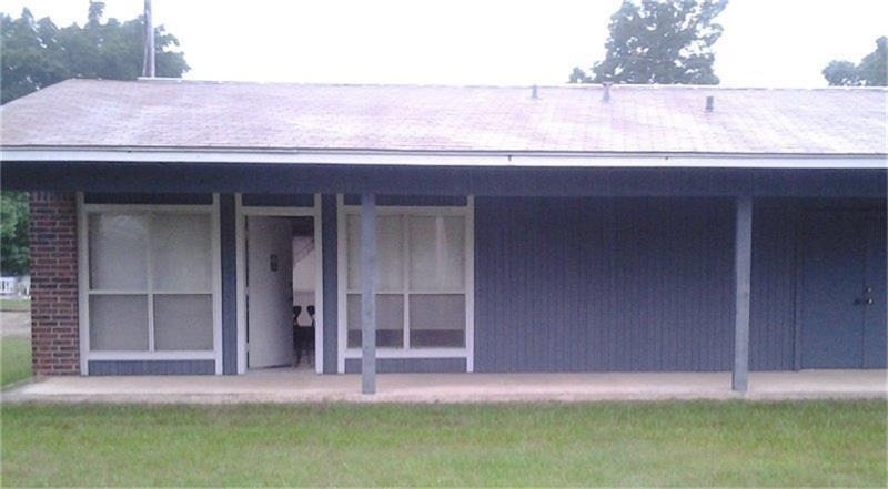 700 W Broad Street - Photo 1