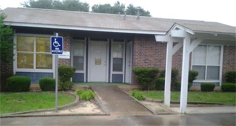 700 W Broad Street - Photo 2