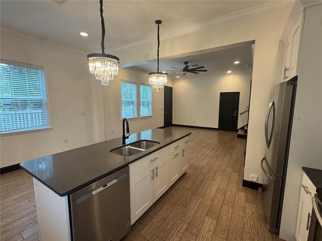 331 N Trask Street - Photo 5