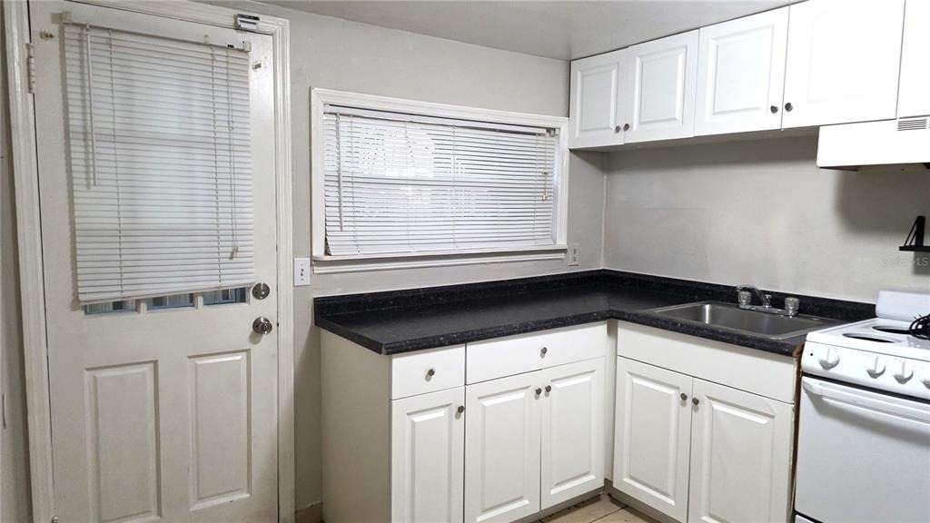 1113 S Park Avenue - Photo 2
