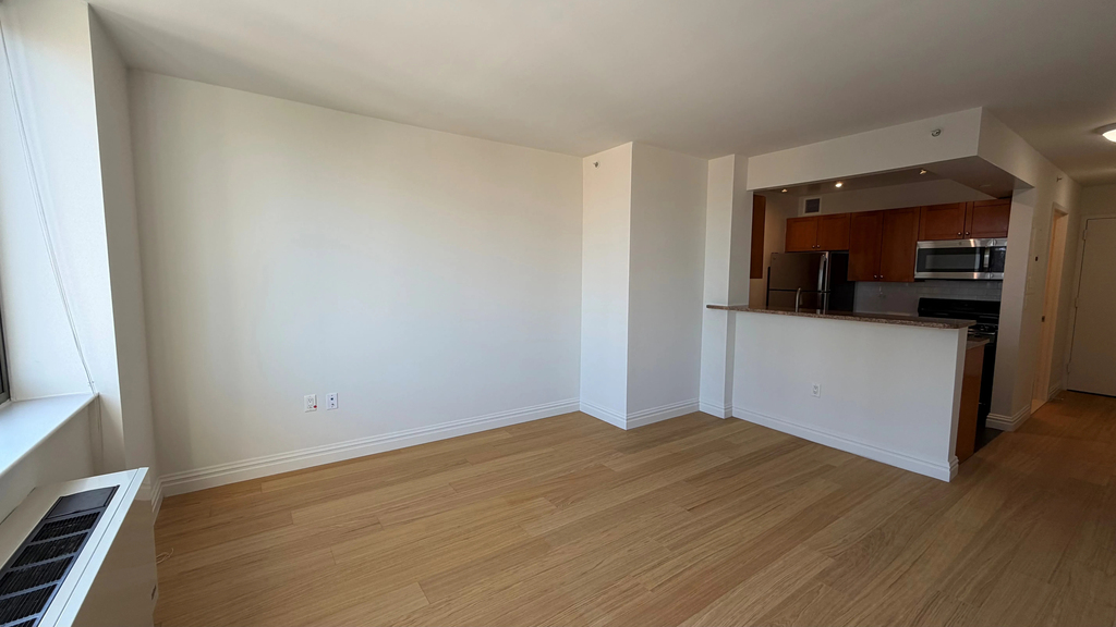 1500 Lexington Avenue - Photo 1