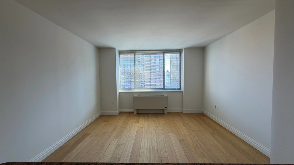 1500 Lexington Avenue - Photo 0