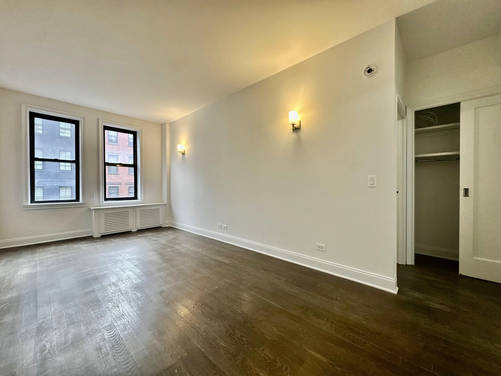 235 west 22 street - Photo 0