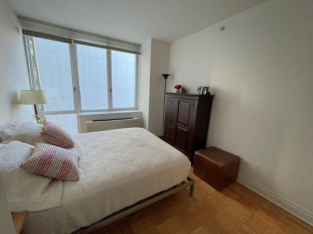 1510 Lexington Avenue - Photo 3