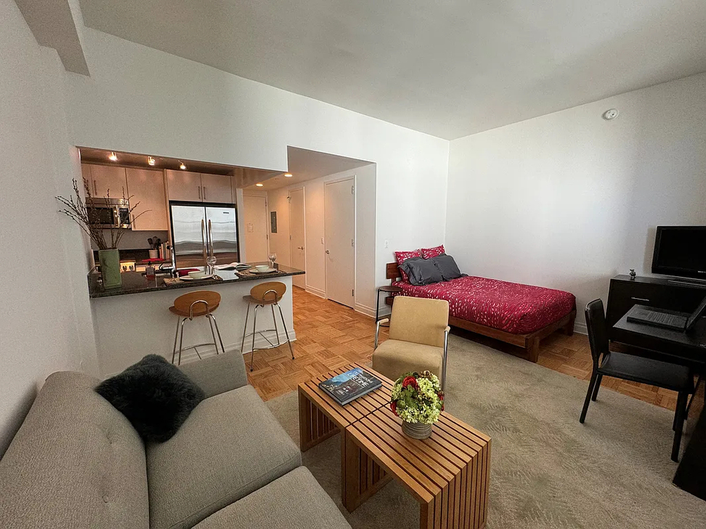 1510 Lexington Avenue - Photo 1