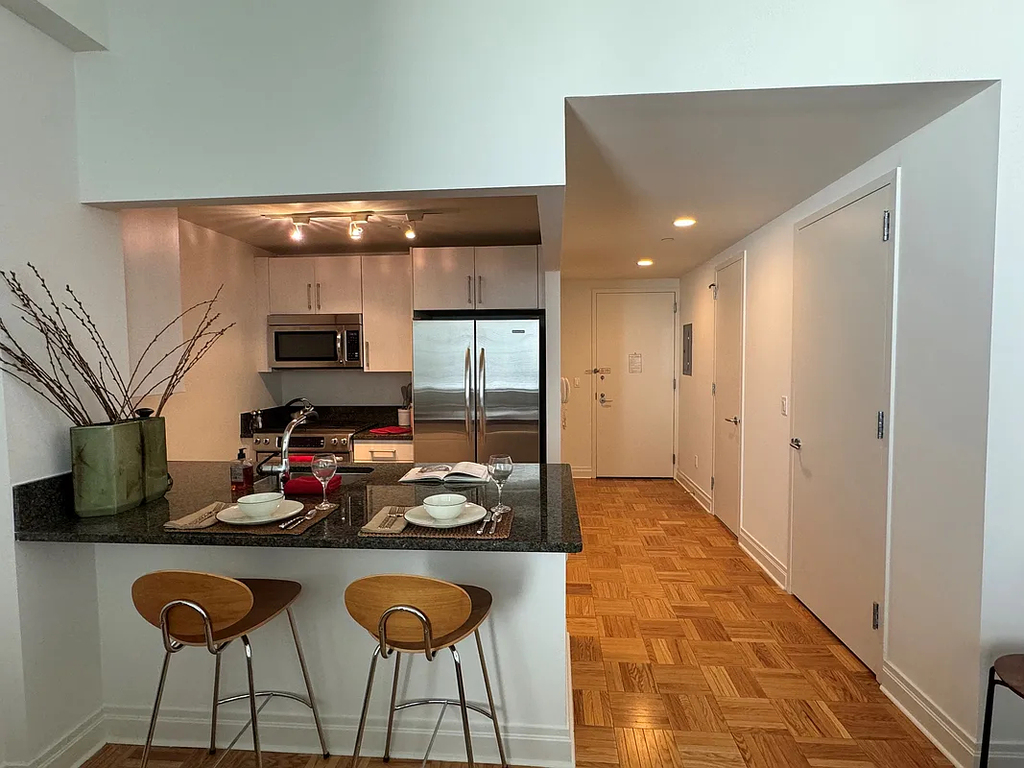 1510 Lexington Avenue - Photo 2