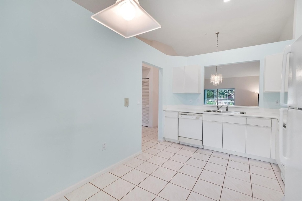 5876 Regal Glen Drive - Photo 10
