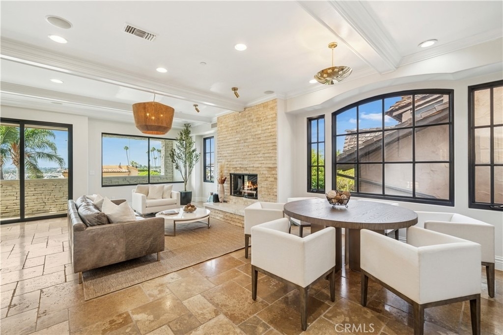 312 Carnation Avenue - Photo 3