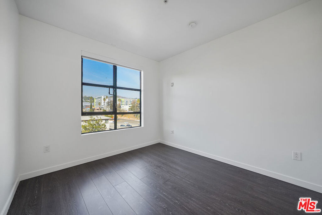 5800 Harold Way - Photo 8