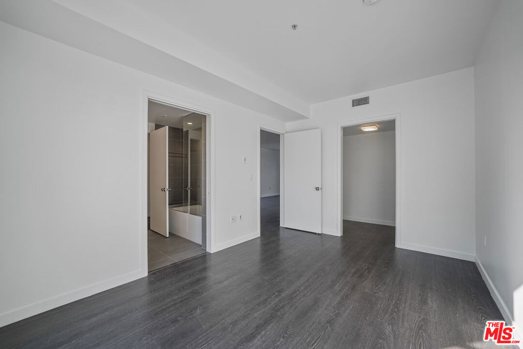 5800 Harold Way - Photo 16