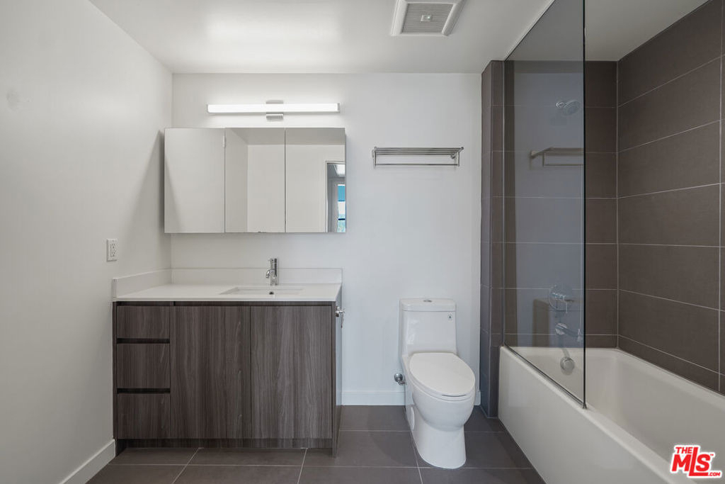 5800 Harold Way - Photo 13