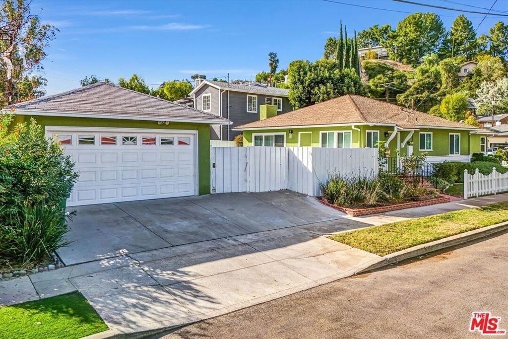 5254 Canoga Avenue - Photo 0
