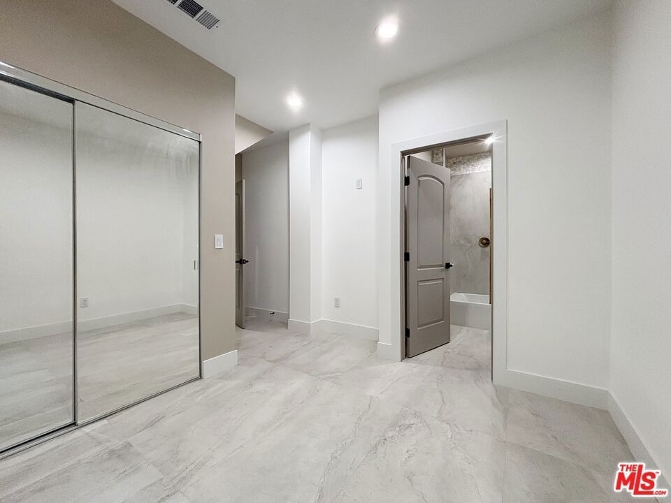 713 Devirian Place - Photo 17