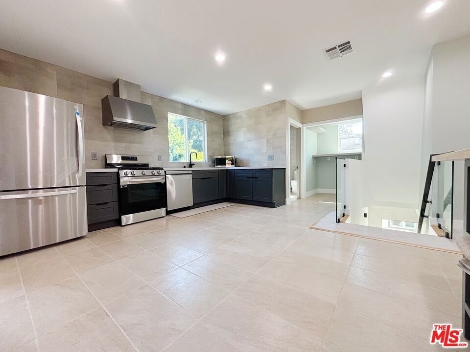 713 Devirian Place - Photo 0