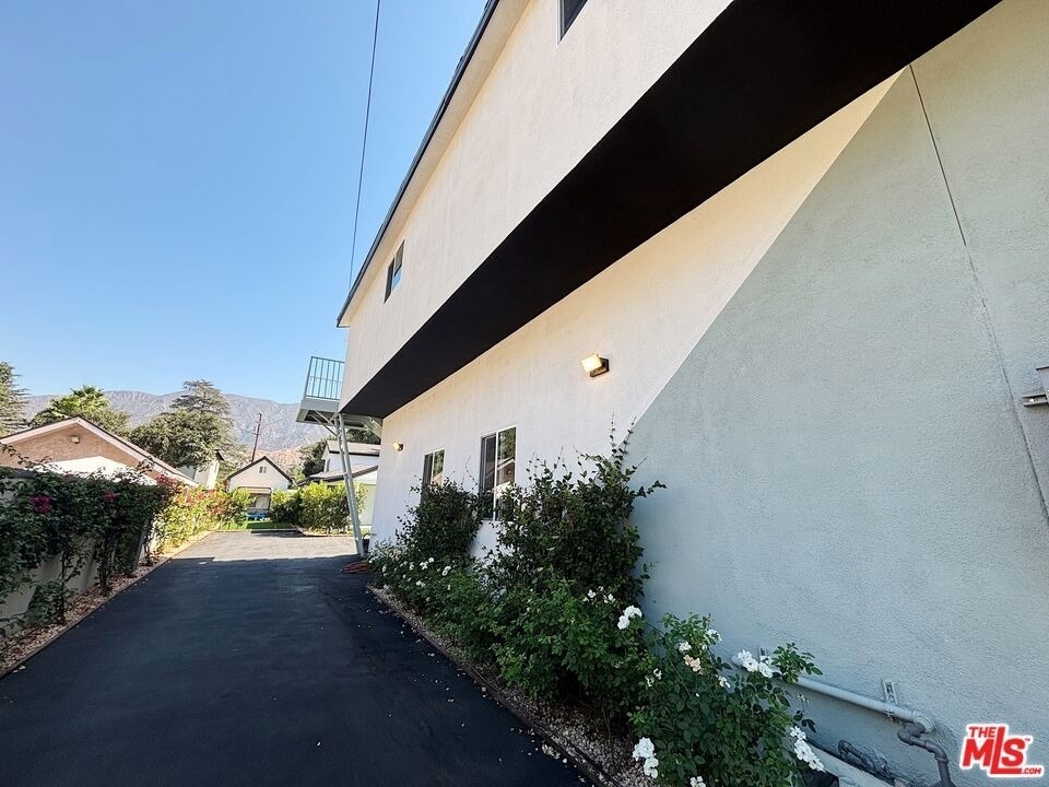713 Devirian Place - Photo 1