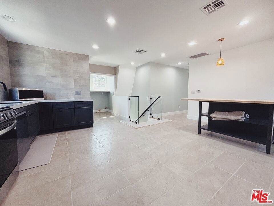 713 Devirian Place - Photo 3