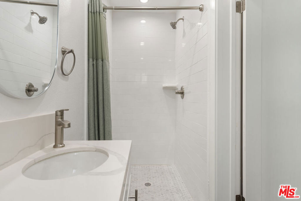 1341 N Mariposa Avenue - Photo 23