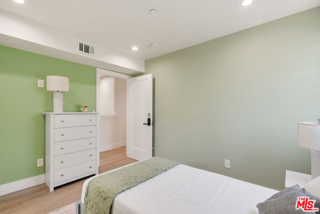 1341 N Mariposa Avenue - Photo 49