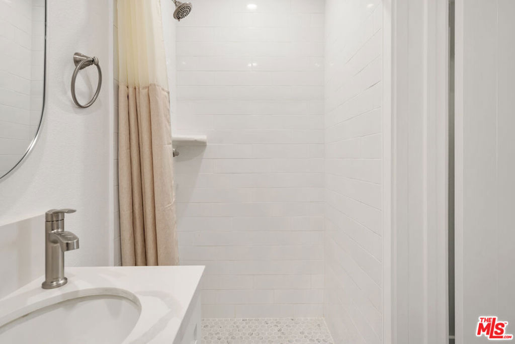 1341 N Mariposa Avenue - Photo 44