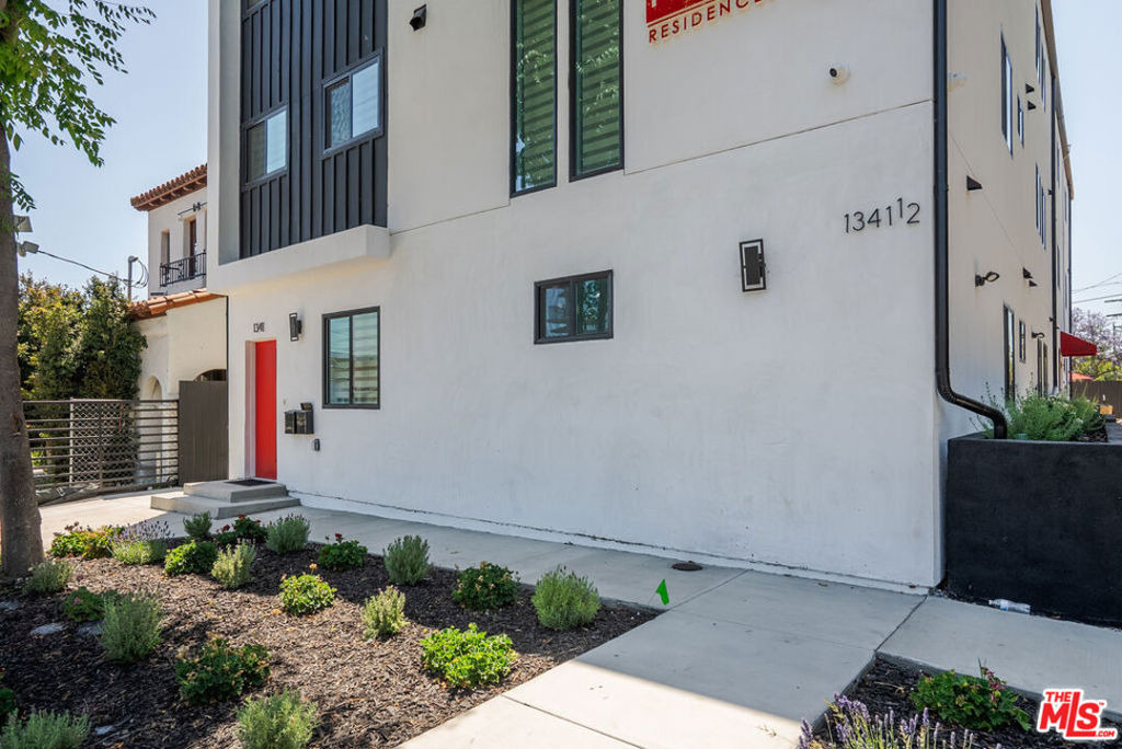 1341 N Mariposa Avenue - Photo 72