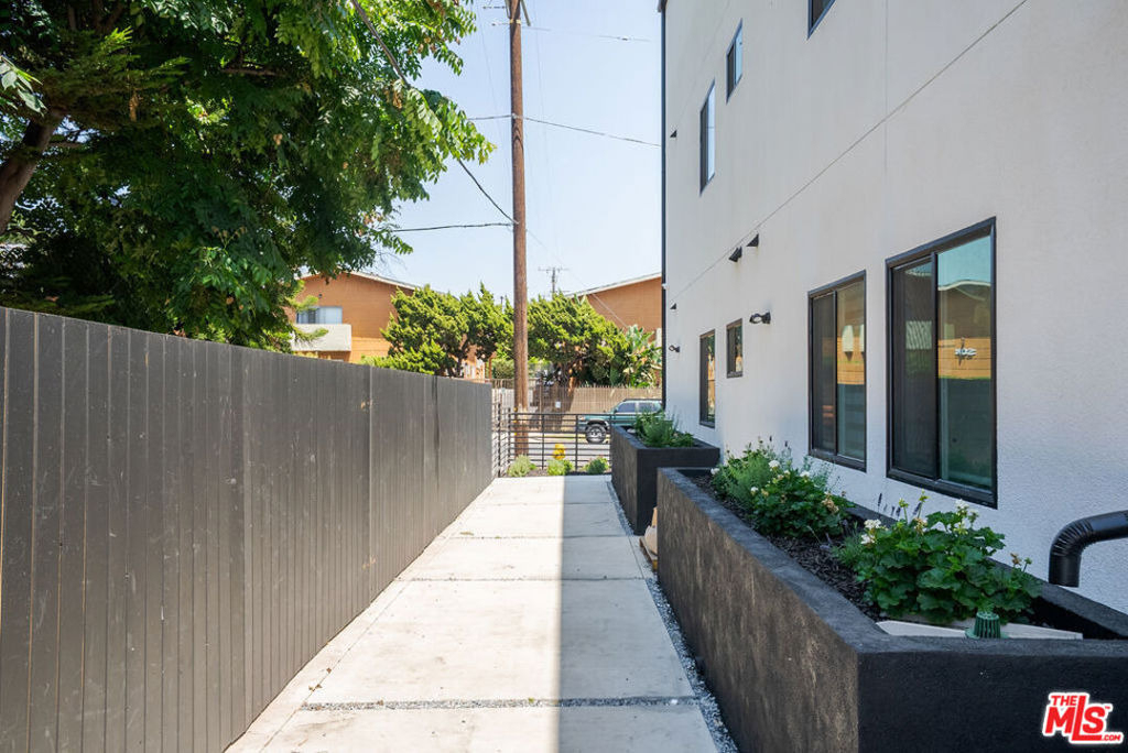1341 N Mariposa Avenue - Photo 71