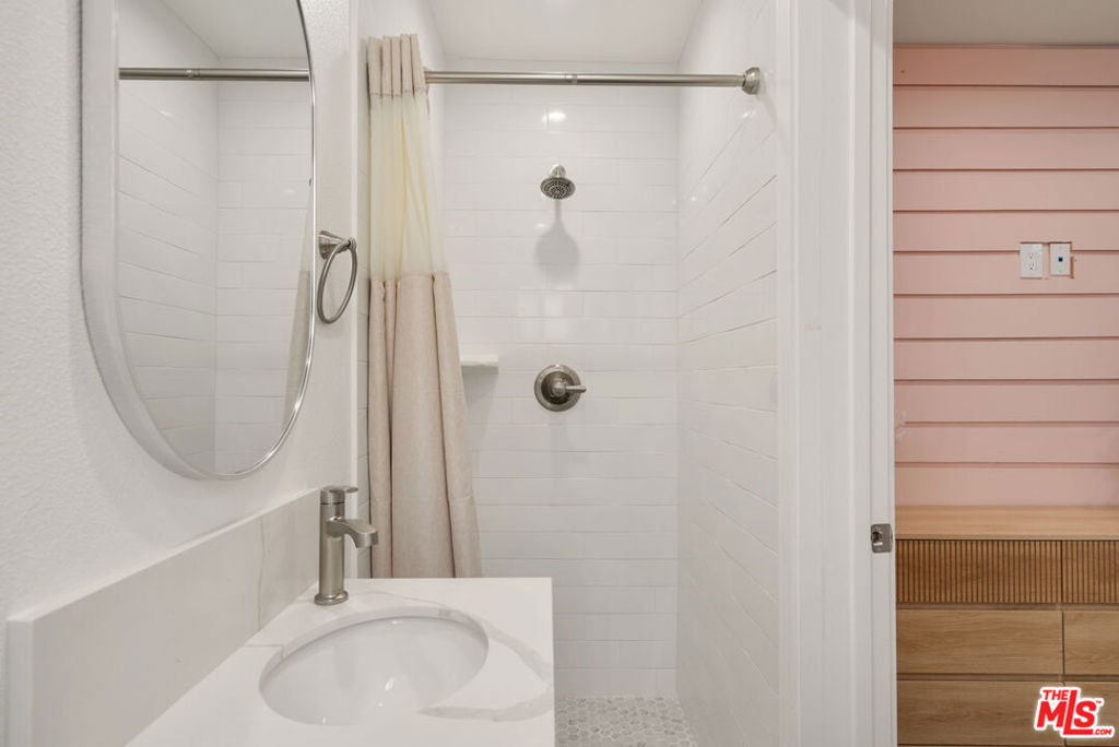 1341 N Mariposa Avenue - Photo 40