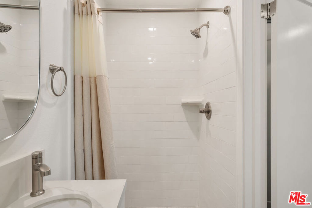 1341 N Mariposa Avenue - Photo 64