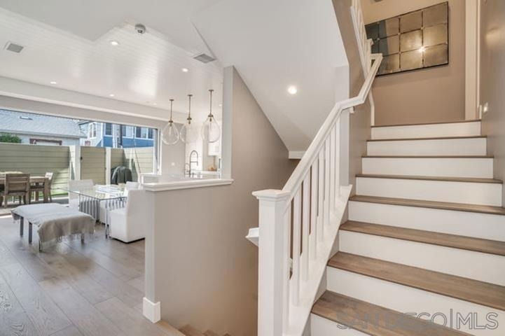 710 E Avenue - Photo 29