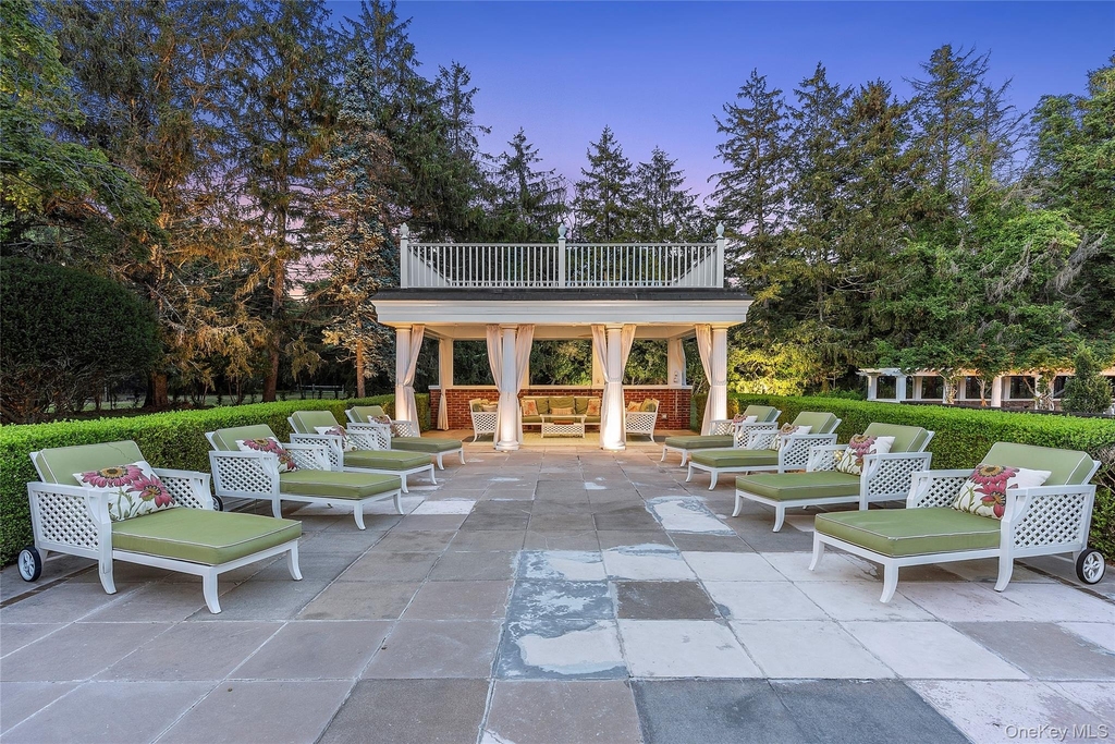 94 Quogue Street - Photo 44