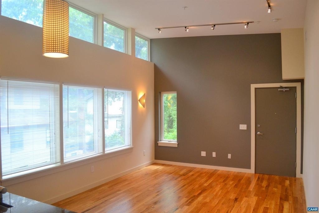 1600 Jefferson Park Ave - Photo 2