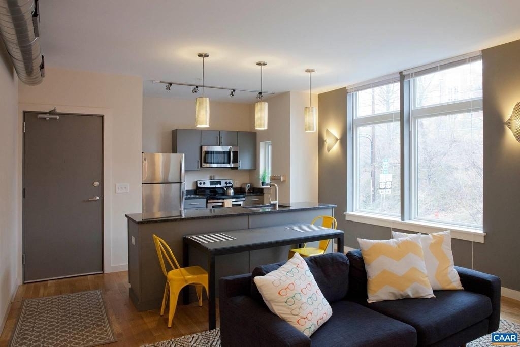 1600 Jefferson Park Ave - Photo 1
