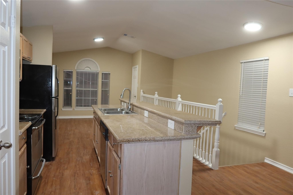 6804 N Capital Of Texas Highway - Photo 2