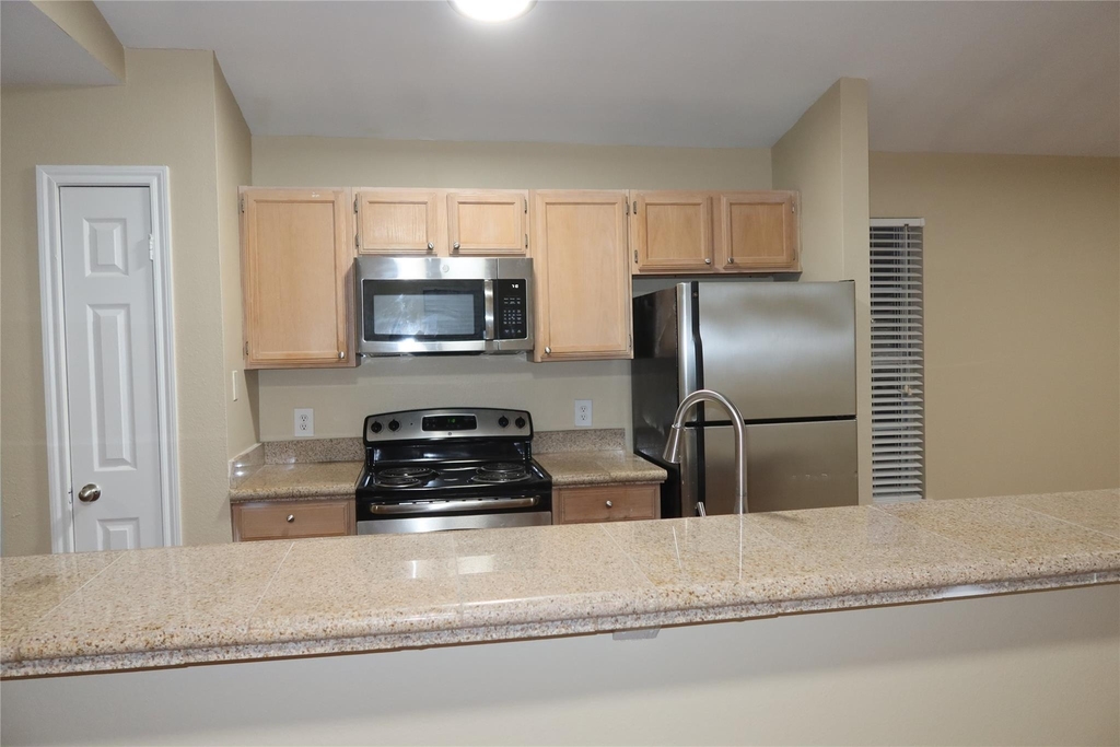 6804 N Capital Of Texas Highway - Photo 3