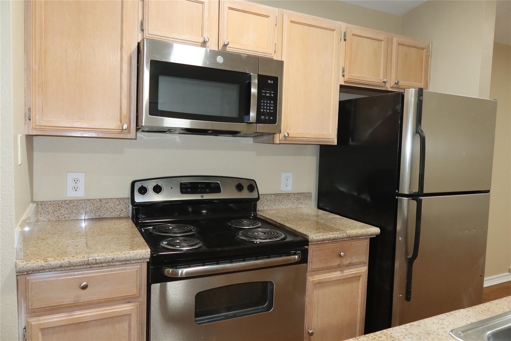 6804 N Capital Of Texas Highway - Photo 4