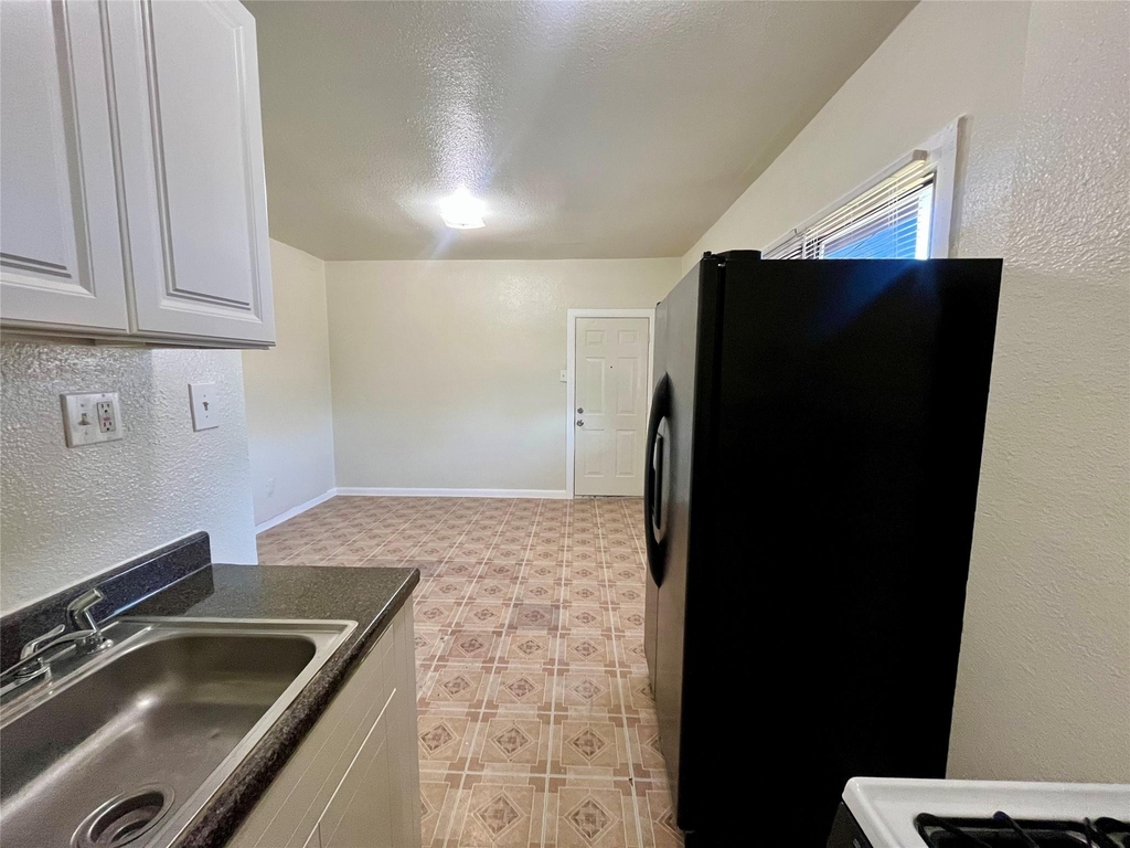2705 Lorraine Street - Photo 9