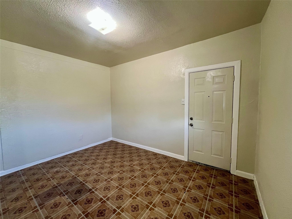 2705 Lorraine Street - Photo 3