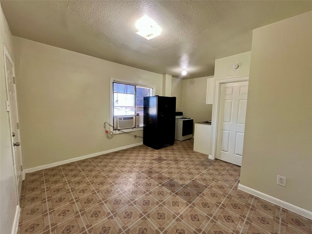 2705 Lorraine Street - Photo 1