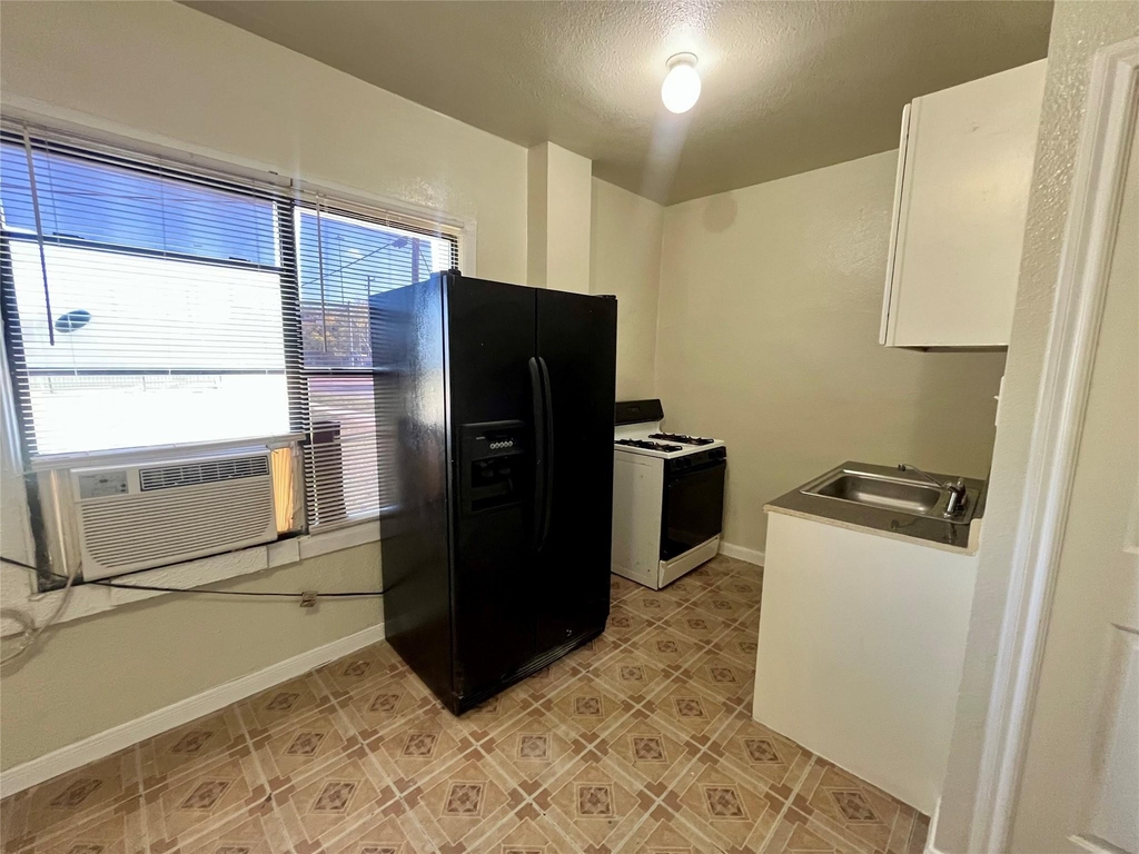 2705 Lorraine Street - Photo 7