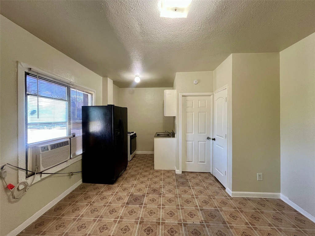 2705 Lorraine Street - Photo 6