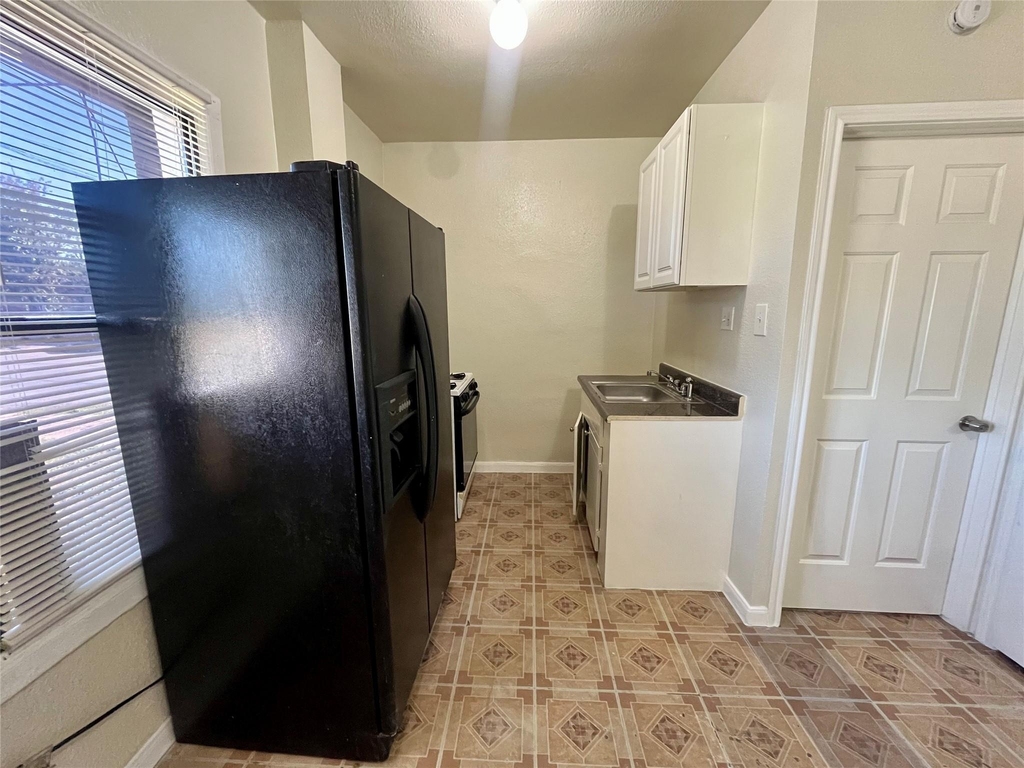 2705 Lorraine Street - Photo 8
