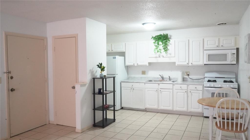 1700 Sw 16th Court - Photo 2