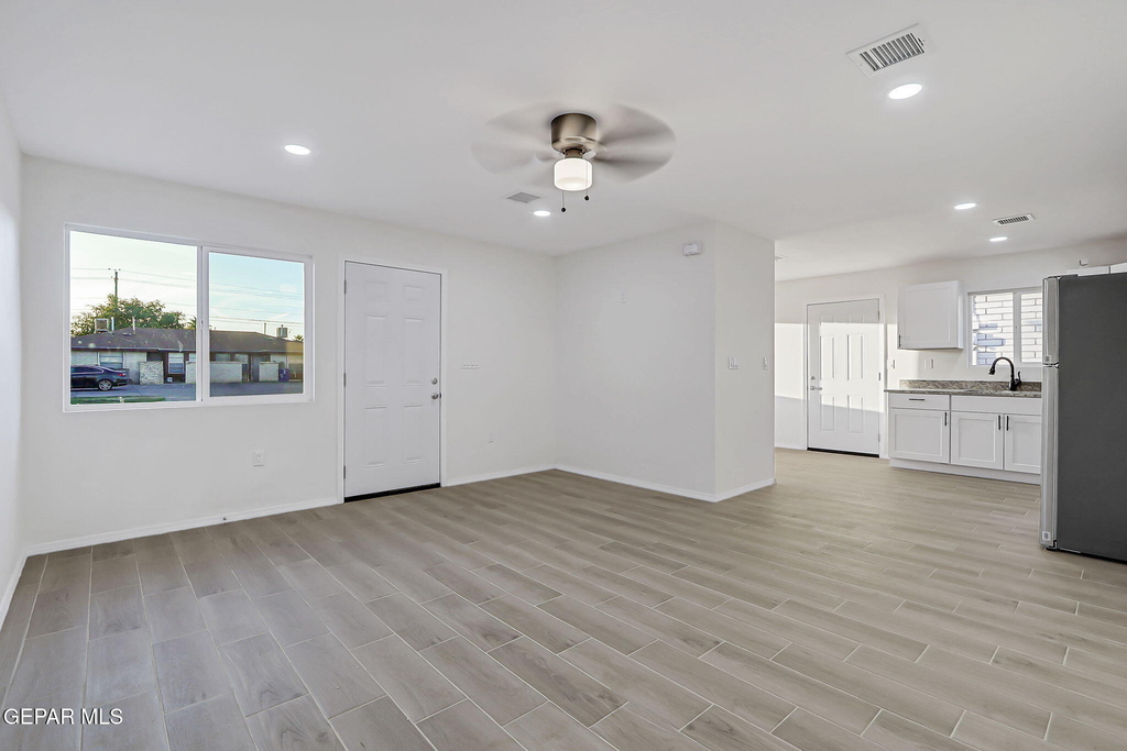 3016 Glen Drive - Photo 2